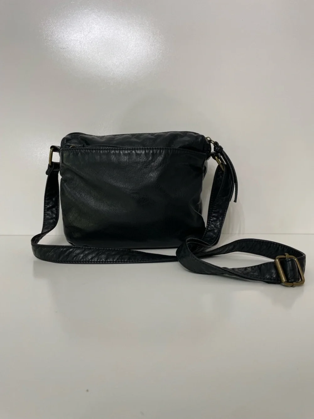 Bueno Black Leather Crossbody Purse Shoulder 90s Streetwear Minimalism Gorpcore